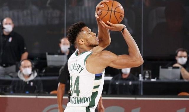  罗马锋线爆发客场大胜拉齐奥缩小积分差距