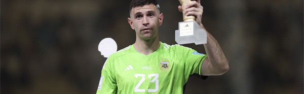  那不勒斯门将黄油手送致命礼  