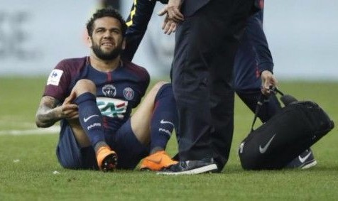  马赛核心球员重伤赛季报销，球队前景蒙上阴影  