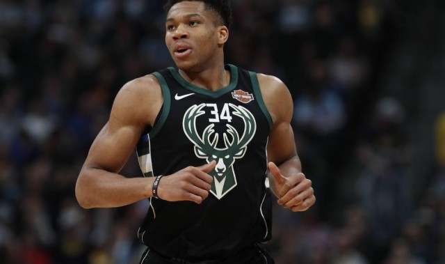  布里奇斯高效发挥篮网客场爆冷击败雄鹿