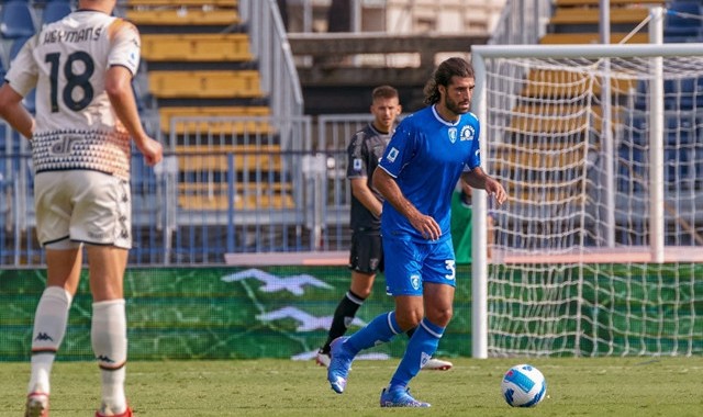  沙尔克04复苏迹象初现，主场取胜逃离降级区