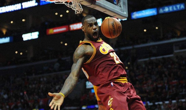  詹姆斯生涯总分破四万，历史第一人  