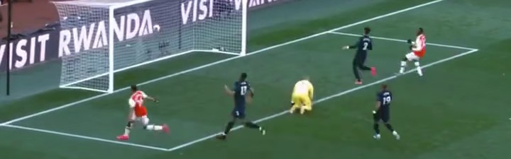  埃弗顿定位球战术显威，古迪逊公园球场连入两球