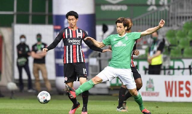  法兰克福上演让二追三好戏，保级关键战惊险取胜