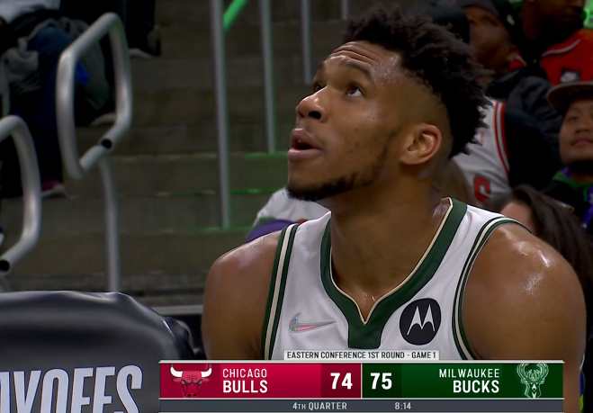  字母哥暴扣统治禁区雄鹿大胜公牛